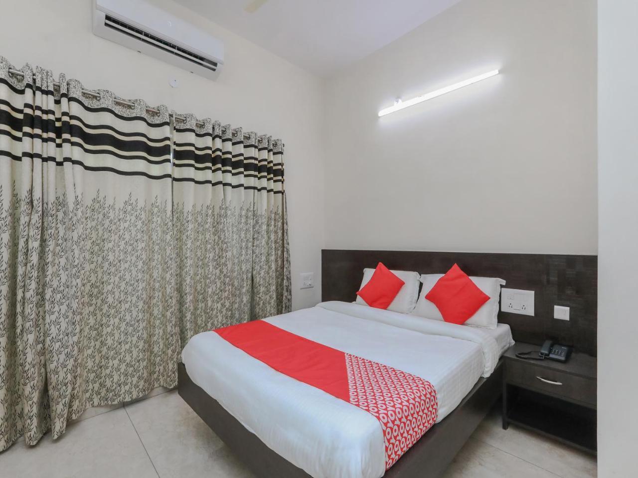 Oyo 22211 Shree Ankanatheshwara Residency Hotel Nanjangud Exterior foto